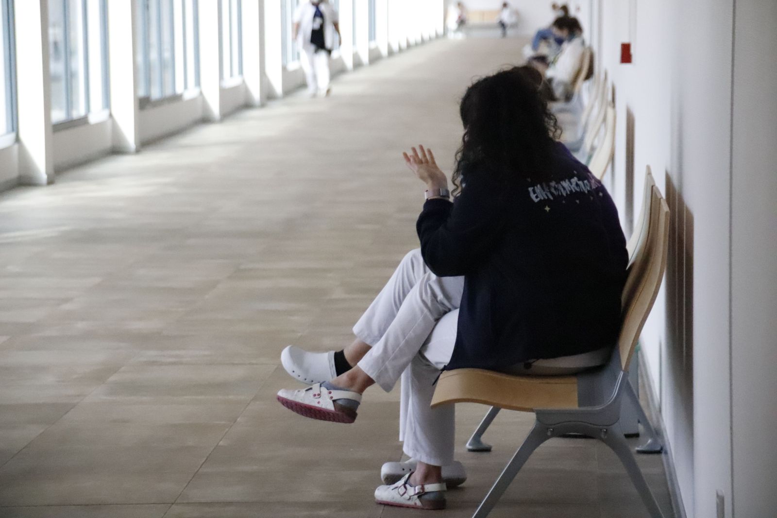 Fotos archivo hospital universitario de Salamanca (Fachada hospital, enfermeras, médicos, pacientes, ambulancias, urgencia, mascarillas, silla de ruedas)