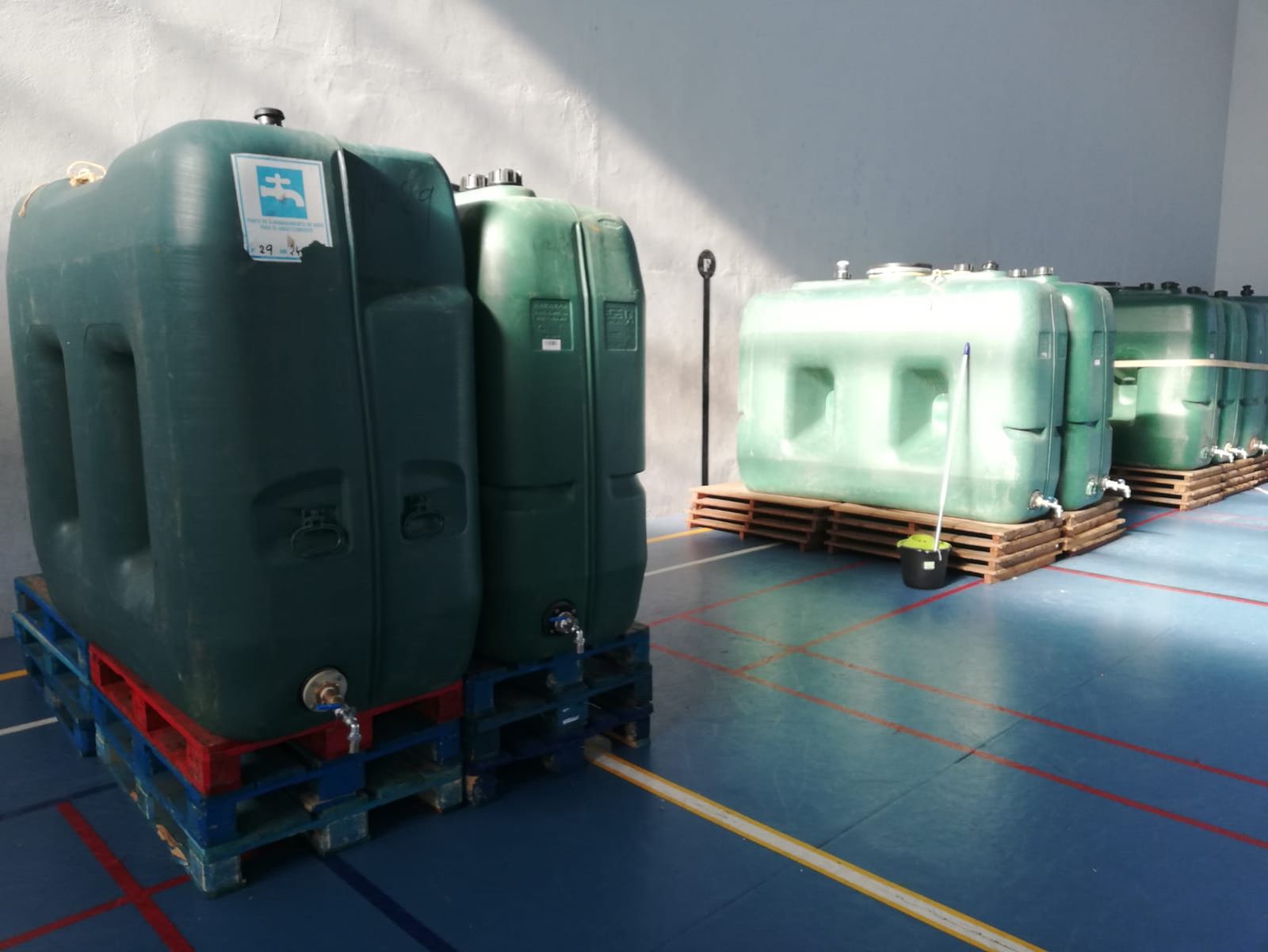 Santa Marta instala estanques de agua para los vecinos