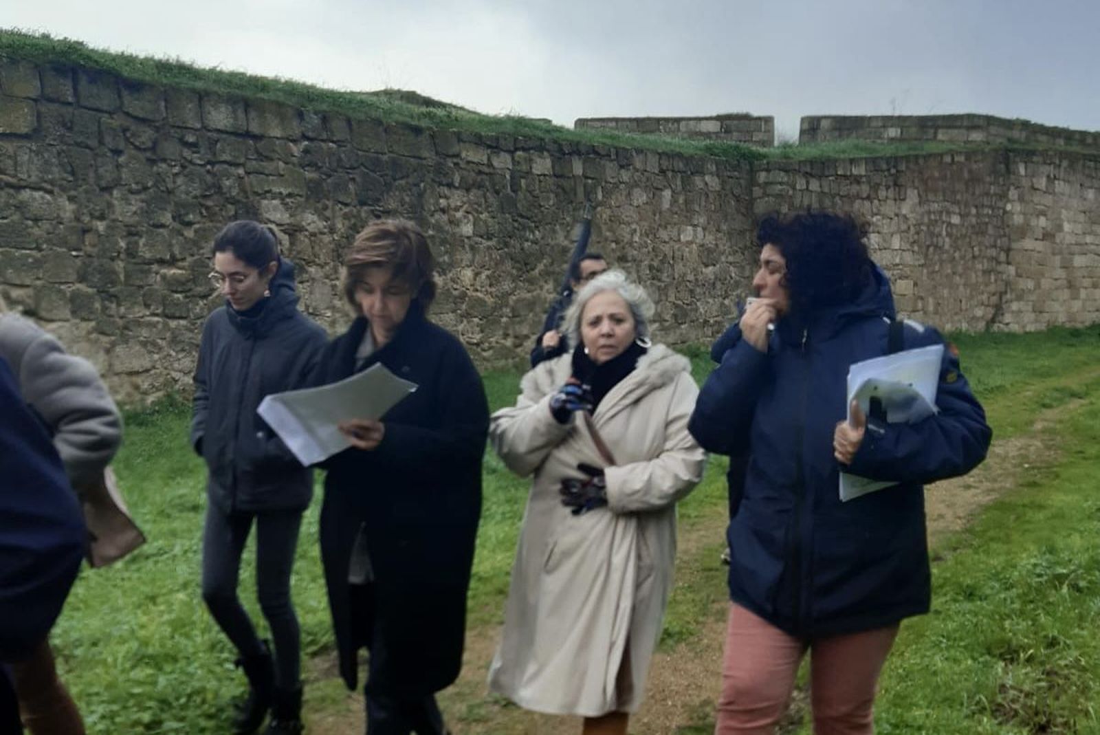 La subdelegada del Gobierno en Salamanca, Encarnación Pérez, visita la muralla de Ciudad Rodrigo