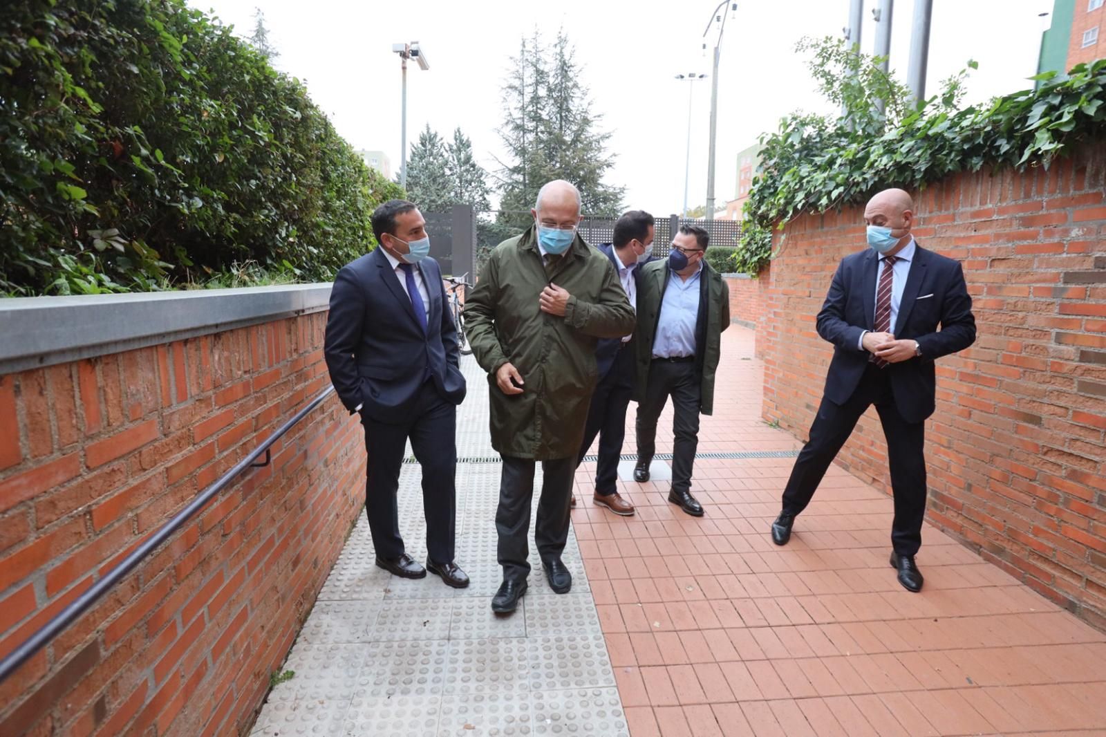 El vicepresidente, portavoz y consejero de Transparencia, Ordenación del Territorio y Acción Exterior, Francisco Igea, visita el centro de Referencia Nacional de Formación Profesional Ocupacional (9)