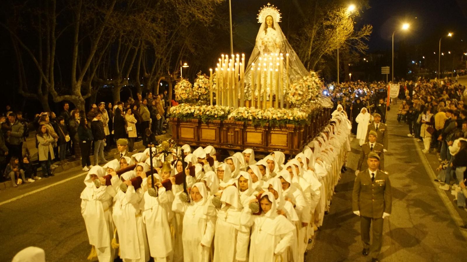 María Nuestra Madre y el Cristo del Amor y de la Paz en la procesión de la Semana Santa 2026 en Salamanca