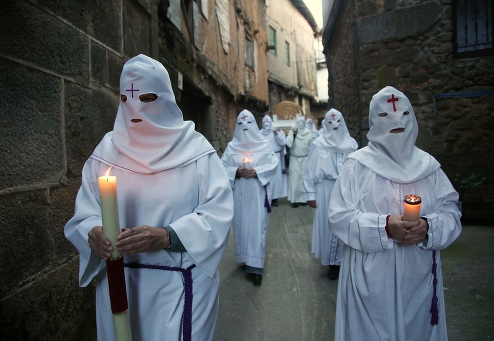 Procesión de Semana Santa en San Martín del Castañar, una tradición con más de un siglo de antigüedad que se mantiene viva generación tras generación entre los vecinos del municipio