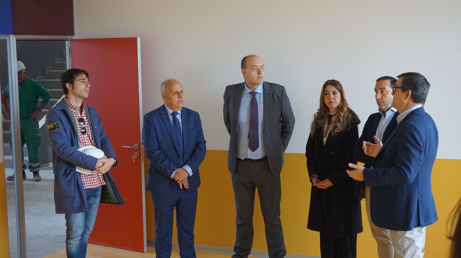 el-director-general-de-centros-e-infraestructuras-jose-migel-saez-visita-la-ultima-fase-al-ceip-maria-moliner-de-castellanos-de-moriscos-34