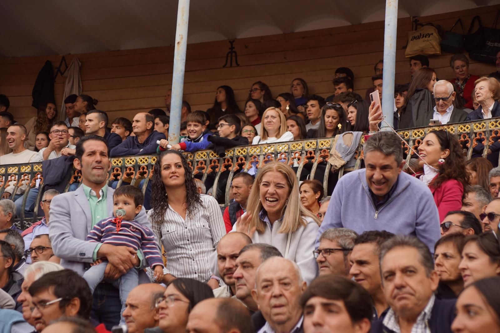 ambiente-en-el-patio-de-cuadrillas-de-la-glorieta-para-ver-a-sergio-galan-diego-ventura-y-guillermo-hermoso-de-mendoza-21-de-septiembre-de-2024-fotos-juanes-38