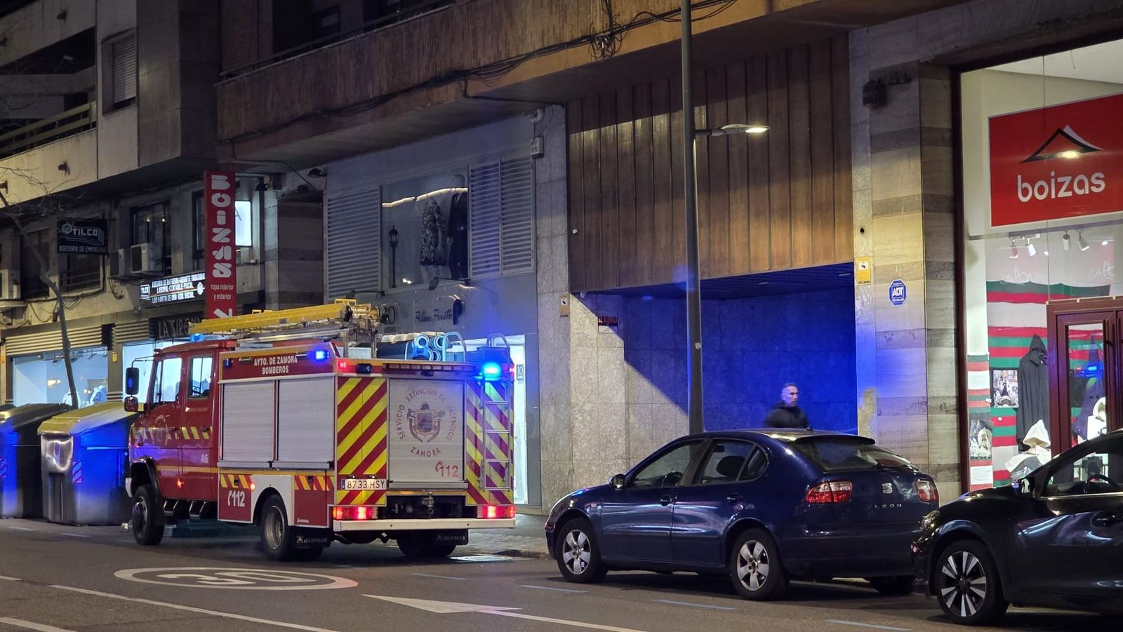 Movilizados los servicios de emergencia para rescatar a carias personas de un ascensor