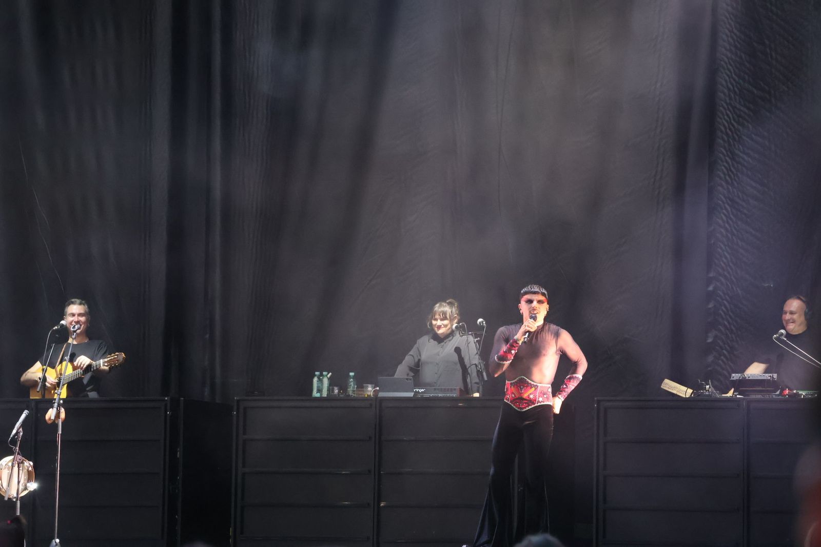 concierto-de-rodrigo-cuevas-en-la-plaza-mayor-de-zamora-14