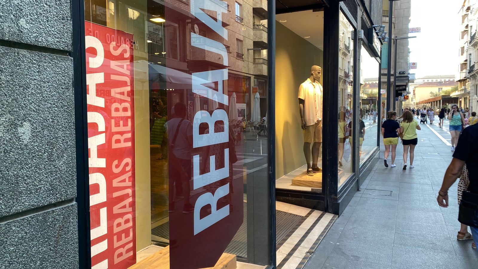 Rebajas de verano en Zamora. Archivo.