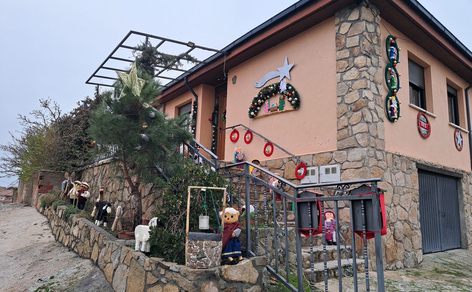 R.G.S. - Decoración navideña en una vivienda de Ledesma (5).jpg