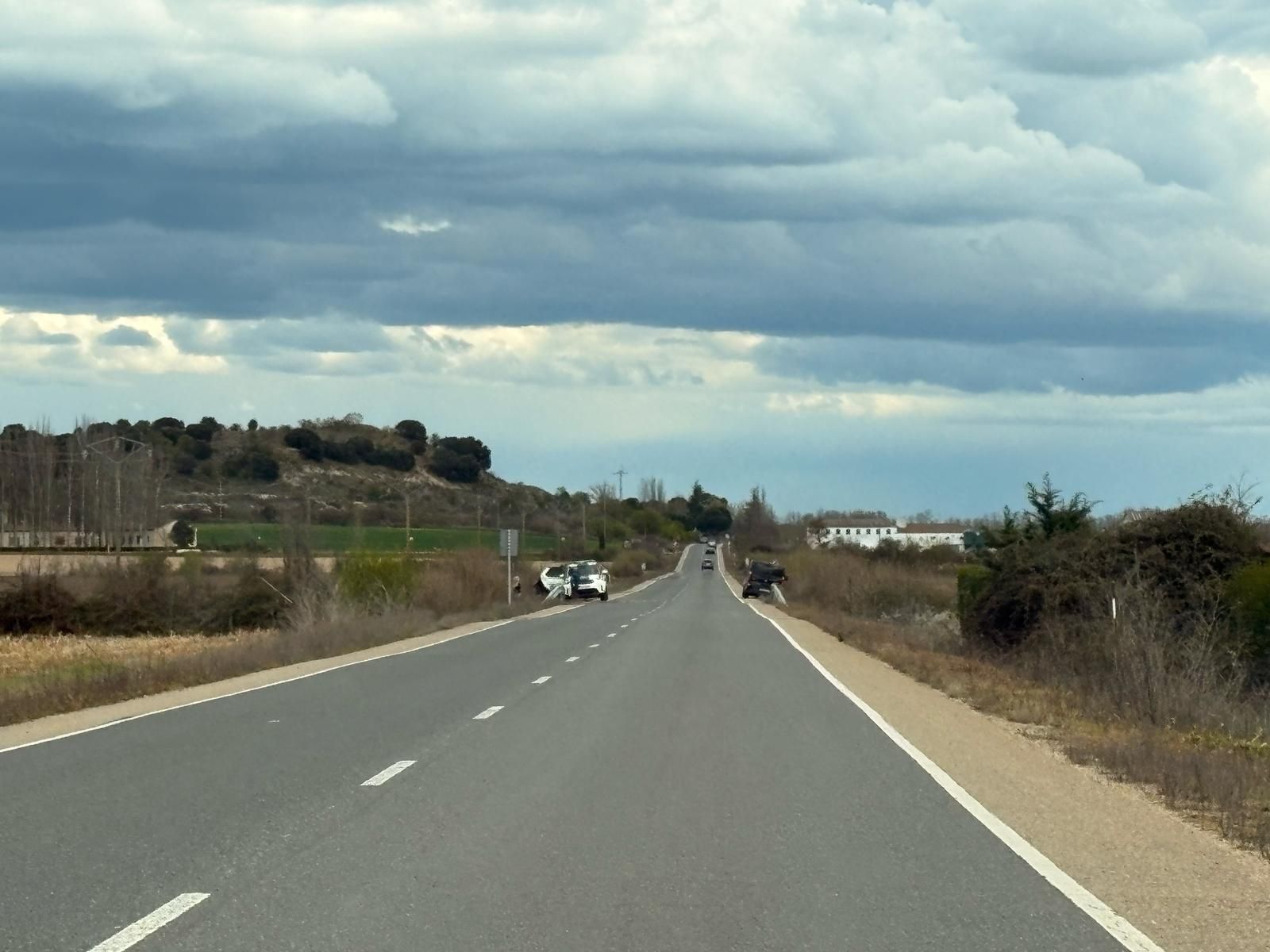 Varón de 40 años herido tras volcar con su vehículo en la carretera Ledesma