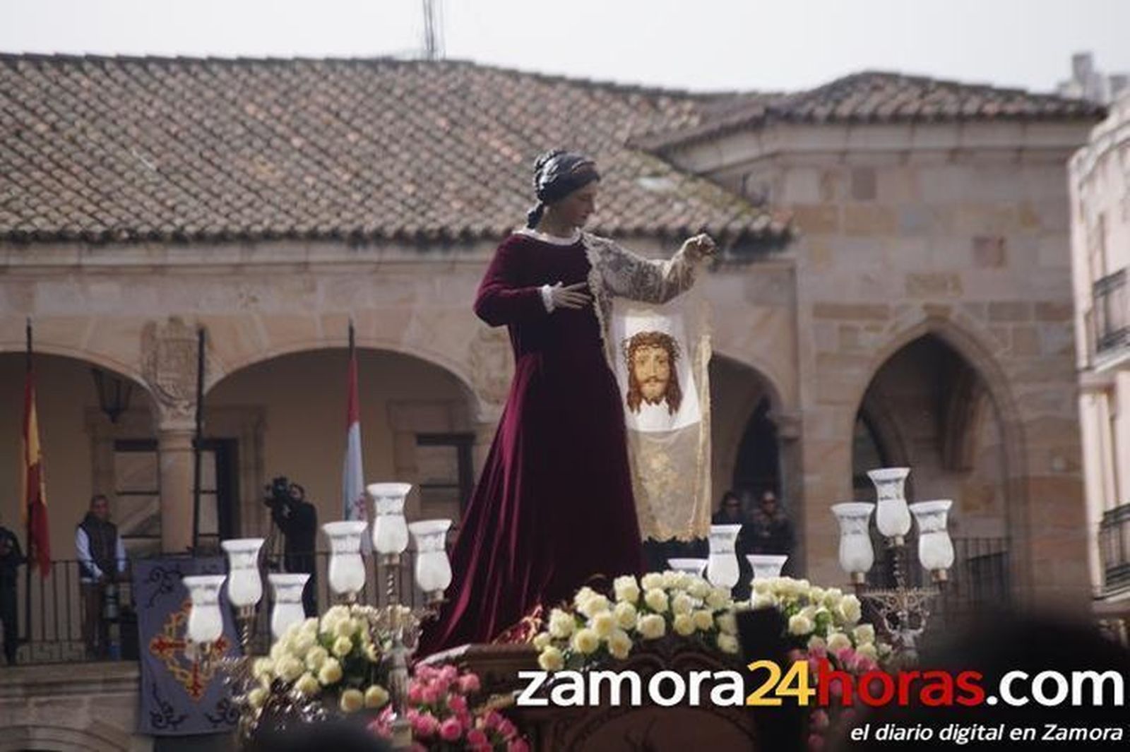 La Mañana impone la tradición, el luto y la emoción en el Viernes Santo zamorano