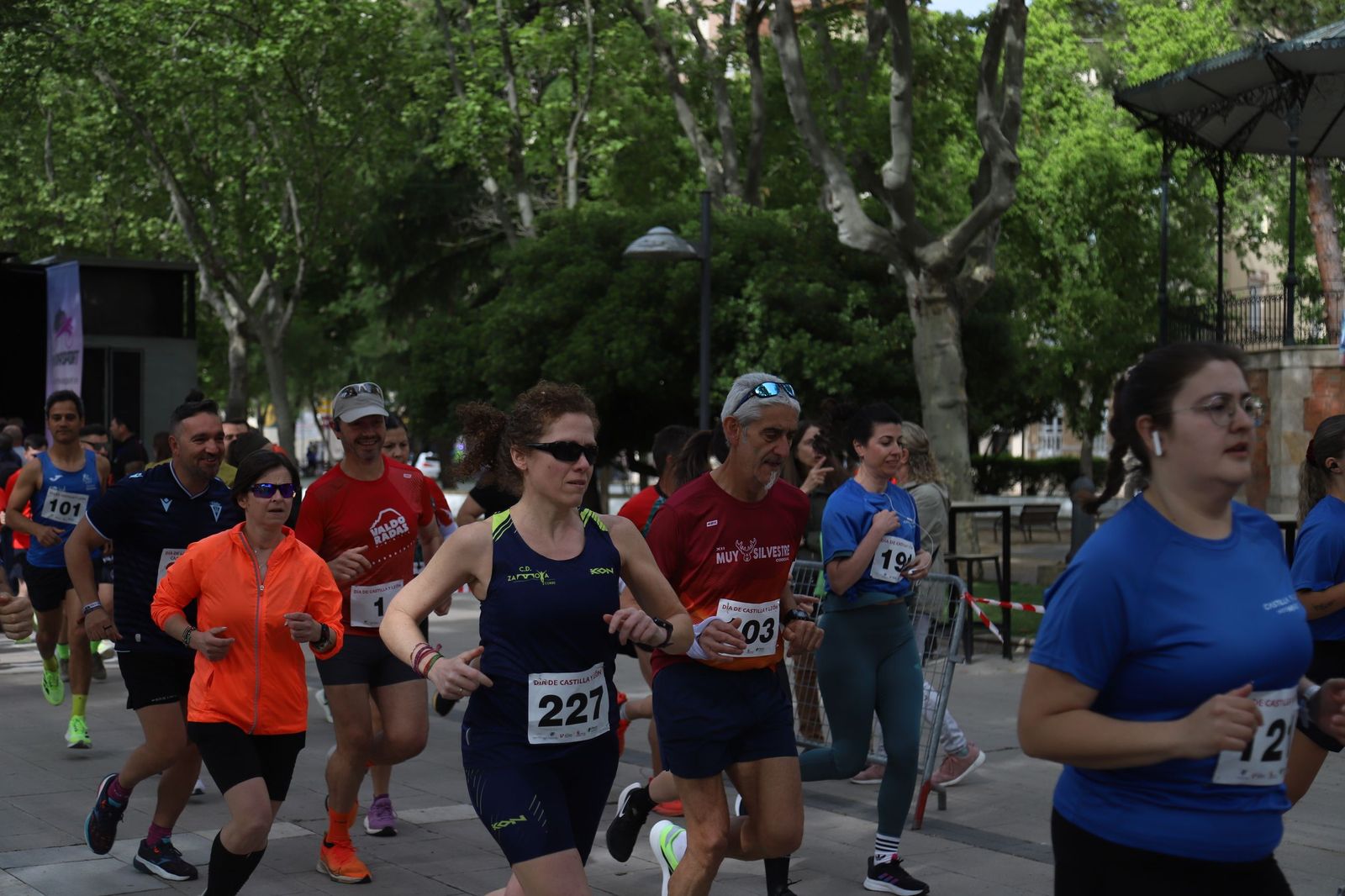 Carrera y marcha por el Día de Castilla y León en Zamora