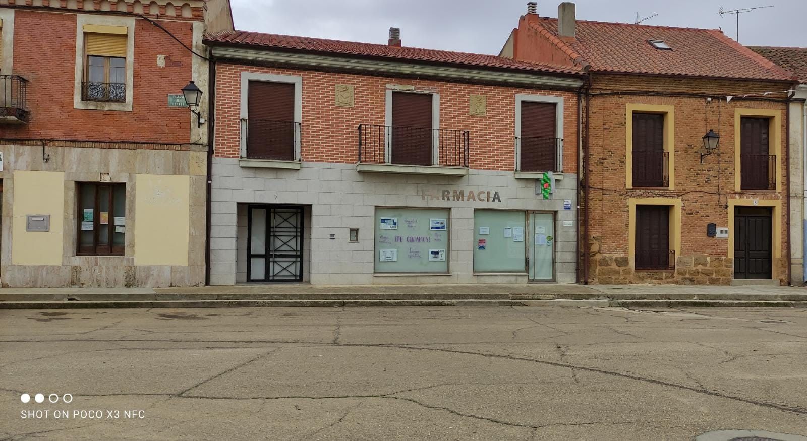 Farmacia en un municipio de Zamora. ARCHIVO