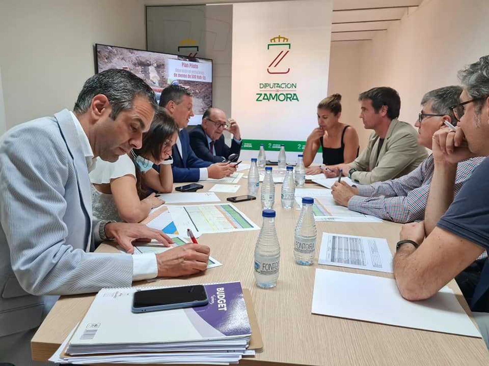 Reunión de la Junta y la Diputación para la eliminación de escombreras