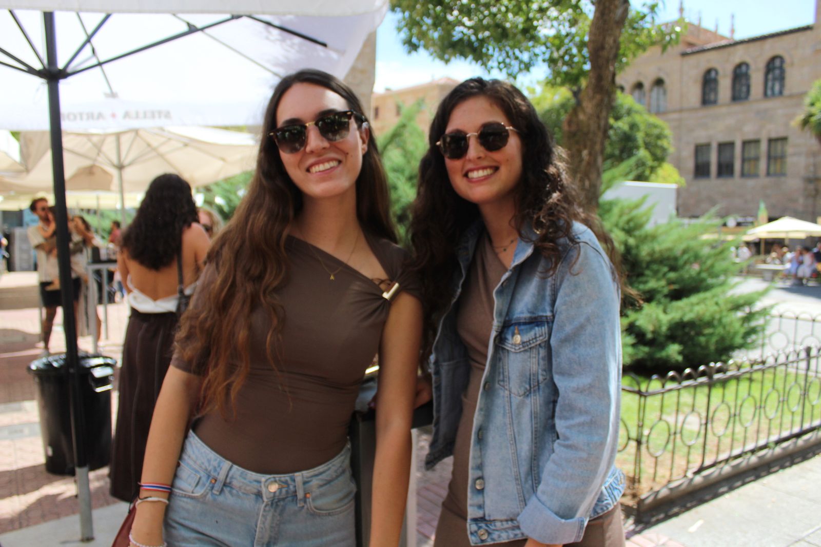 Ambiente en la Feria de Día en el mediodía de este