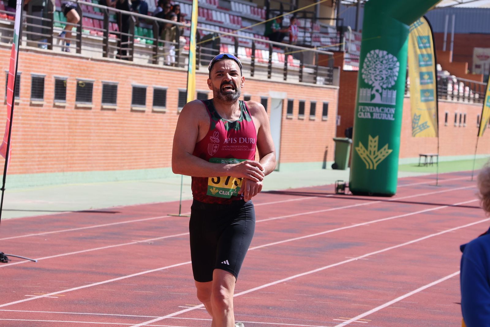 GALERÍA | Revive en imágenes la llegada a meta de los atletas en la Media Maratón de Zamora