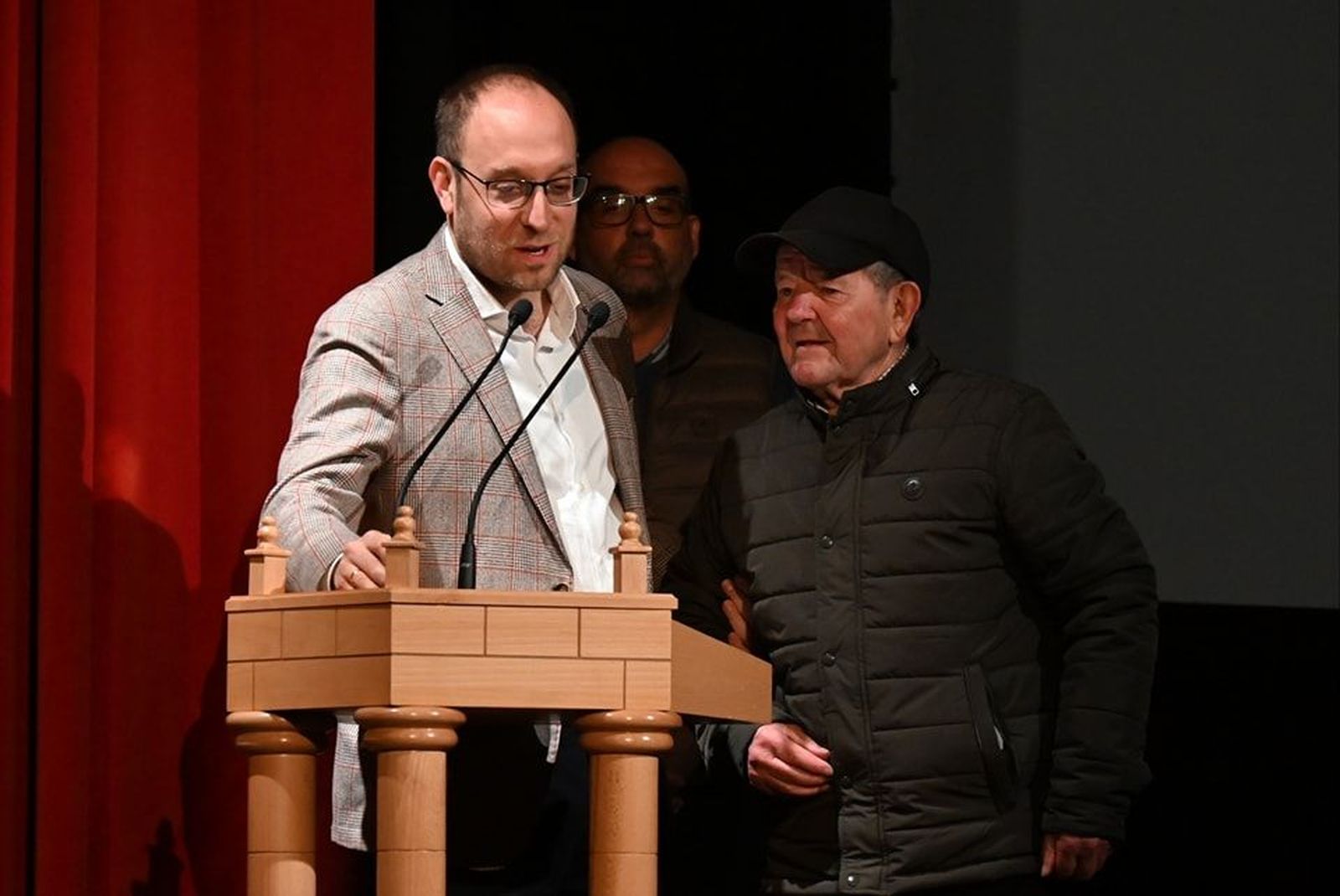 Serafín Bernal homenajeado en la subasta de tablaos Carnaval de Ciudad Rodrigo 2025. Foto Ayuntamiento Ciudad Rodrigo Serafín Bernal homenajeado en la subasta de tablaos Carnaval de Ciudad Rodrigo 2025. Foto Ayuntamiento Ciudad Rodrigo