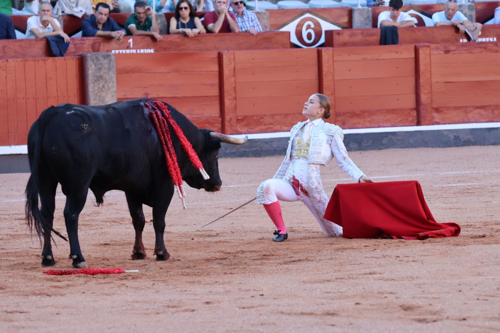 La Glorieta revive el aroma de la feria taurina con el primer festejo: Lea Vicens, Raquel Martín y Olga Casado