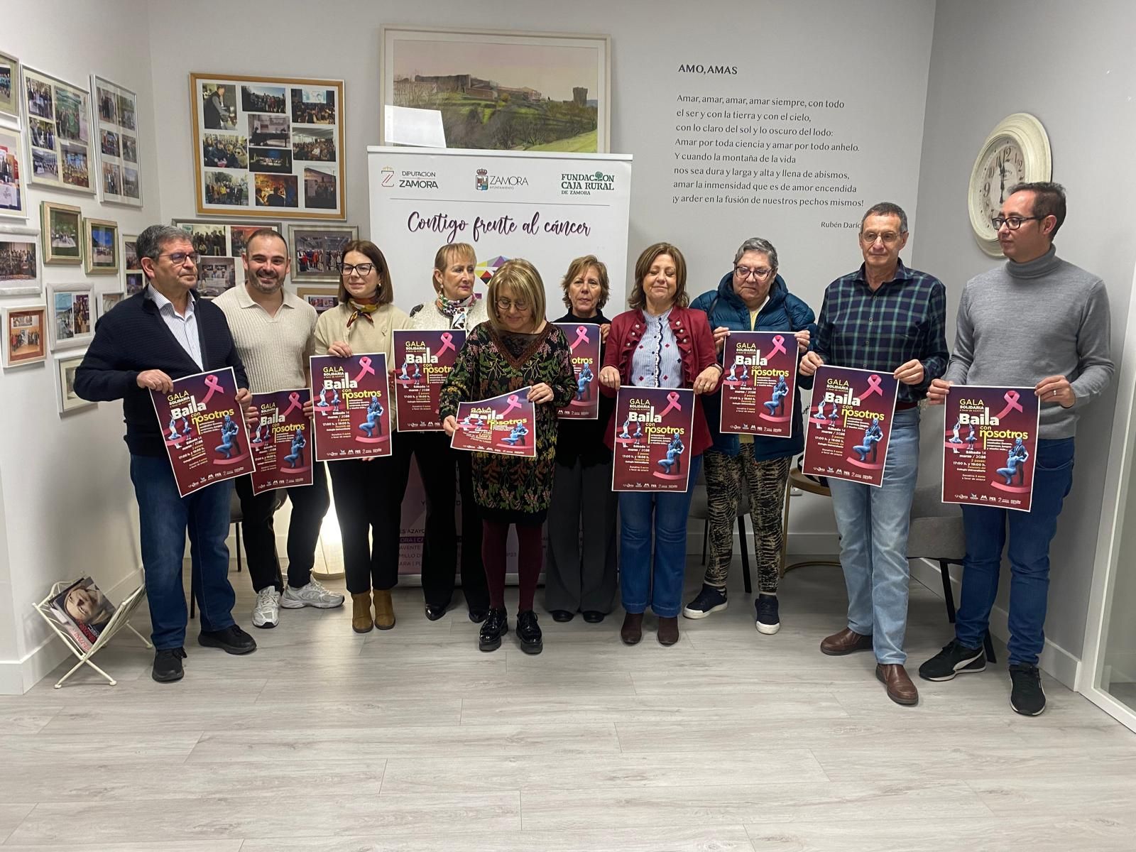Presentación de la Gala solidaria 'Baila con nosotros' en la sede de Azayca