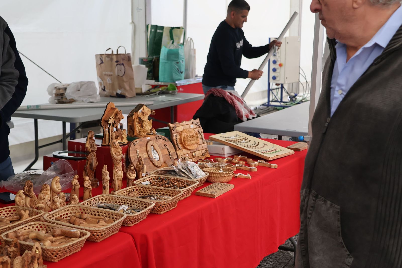 GALERÍA | Inauguración del mercadillo solidario en la Plaza Mayor de Zamora en apoyo al pueblo palestino