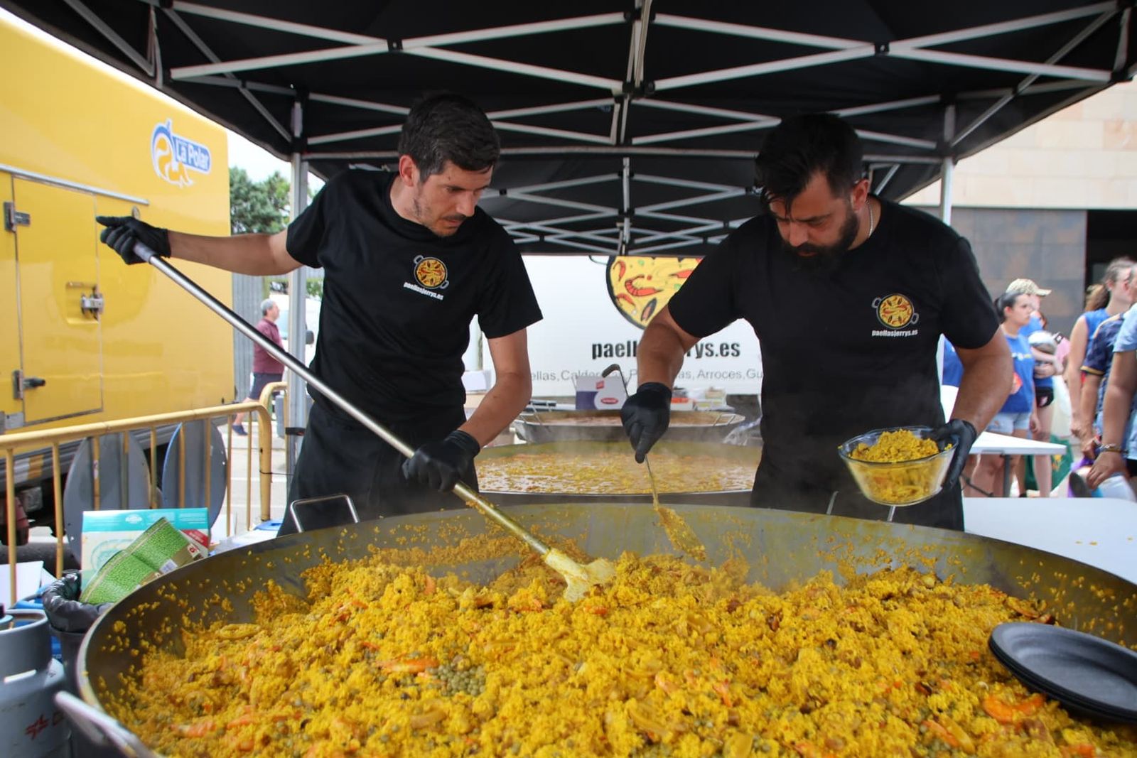 Degustación de paella en Villares de la Reina por las fiestas del Corpus Christi 2025