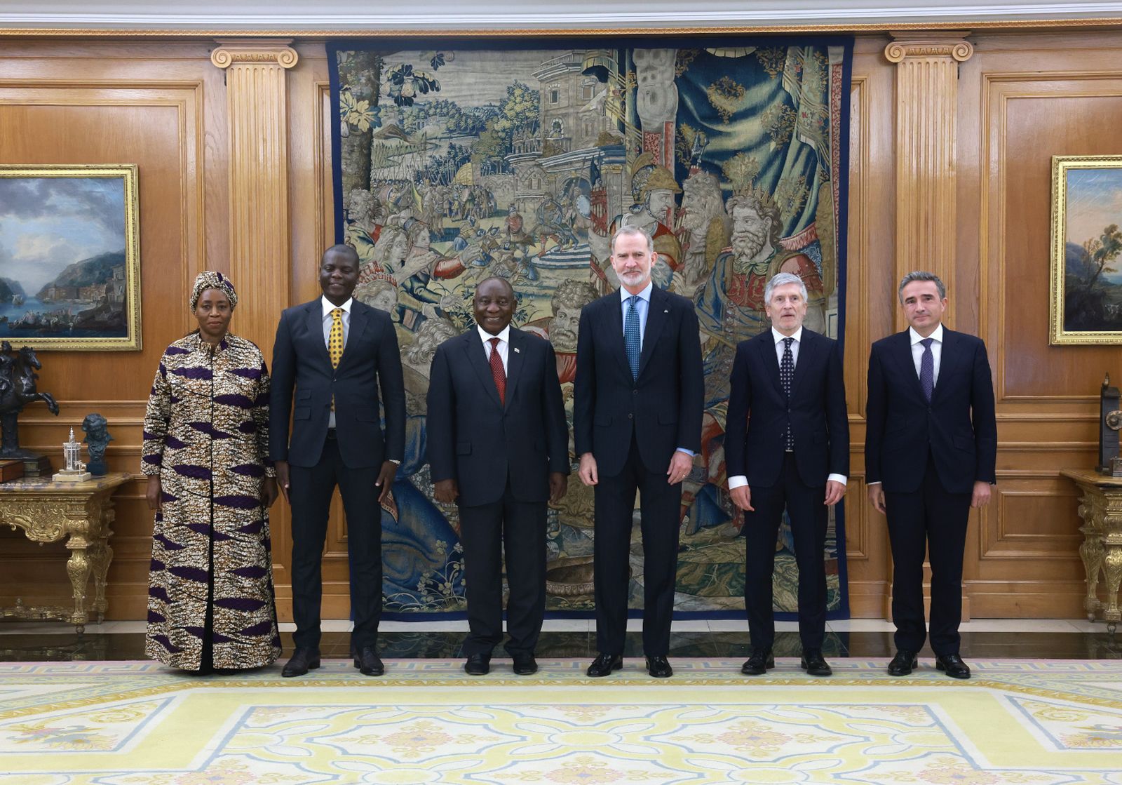 José Manuel Pascual García, embajador de España en Sudáfrica a la derecha de la fotografía