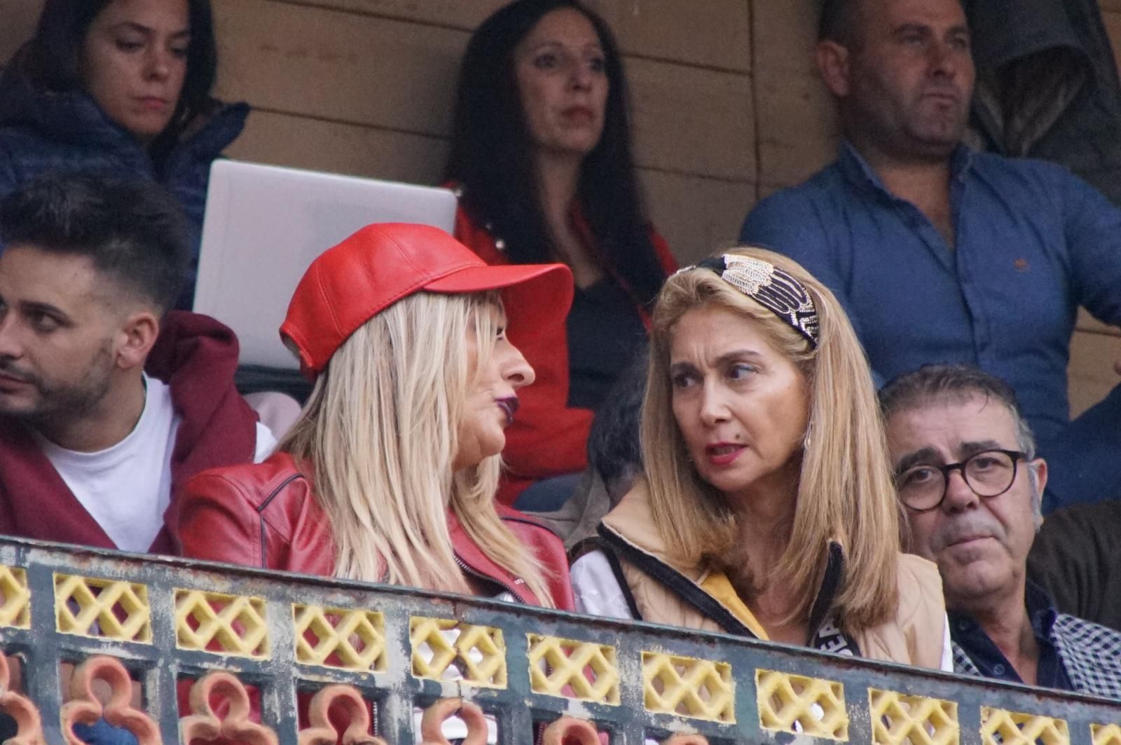 ambiente-en-el-patio-de-cuadrillas-de-la-glorieta-para-ver-a-sergio-galan-diego-ventura-y-guillermo-hermoso-de-mendoza-21-de-septiembre-de-2024-fotos-juanes-48