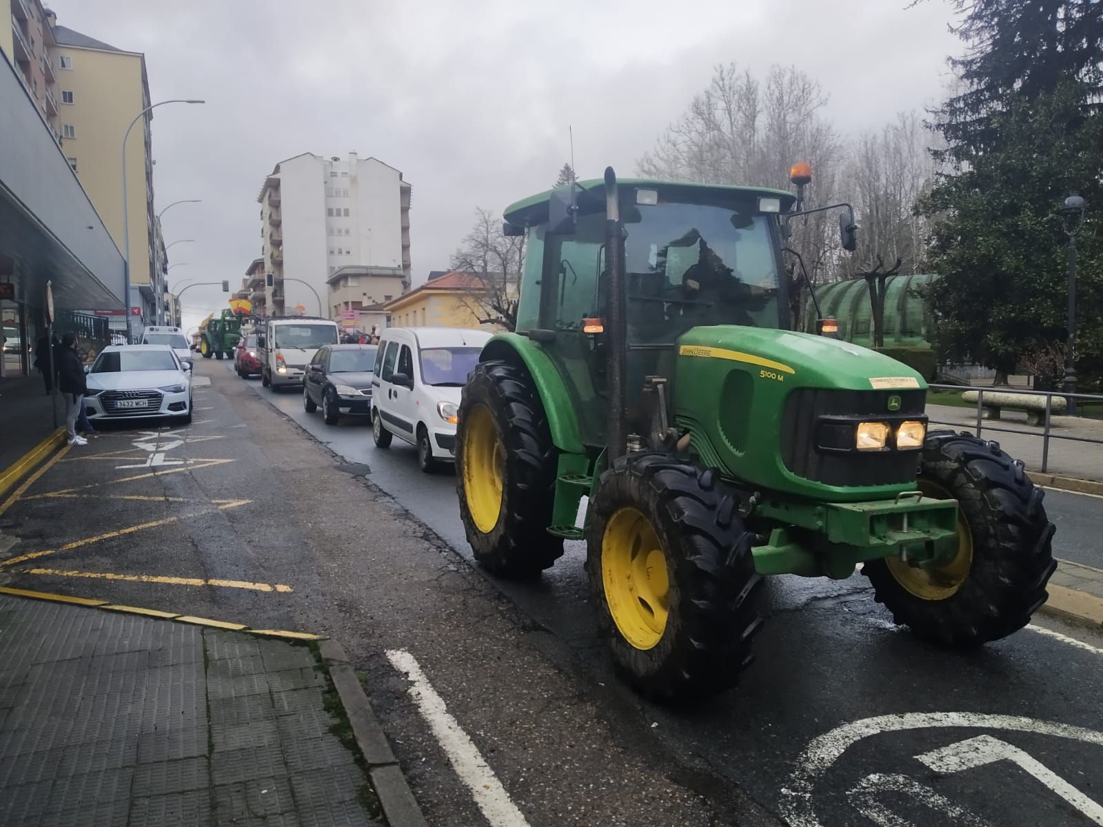 bejar-acoge-una-marcha-lenta-de-tractores-en-protesta-por-los-saneamientos-10