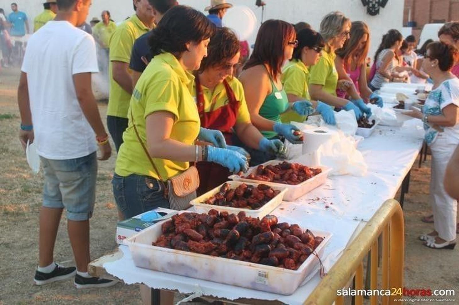 La parrillada popular sigue dejando sabor a fiesta en el municipio