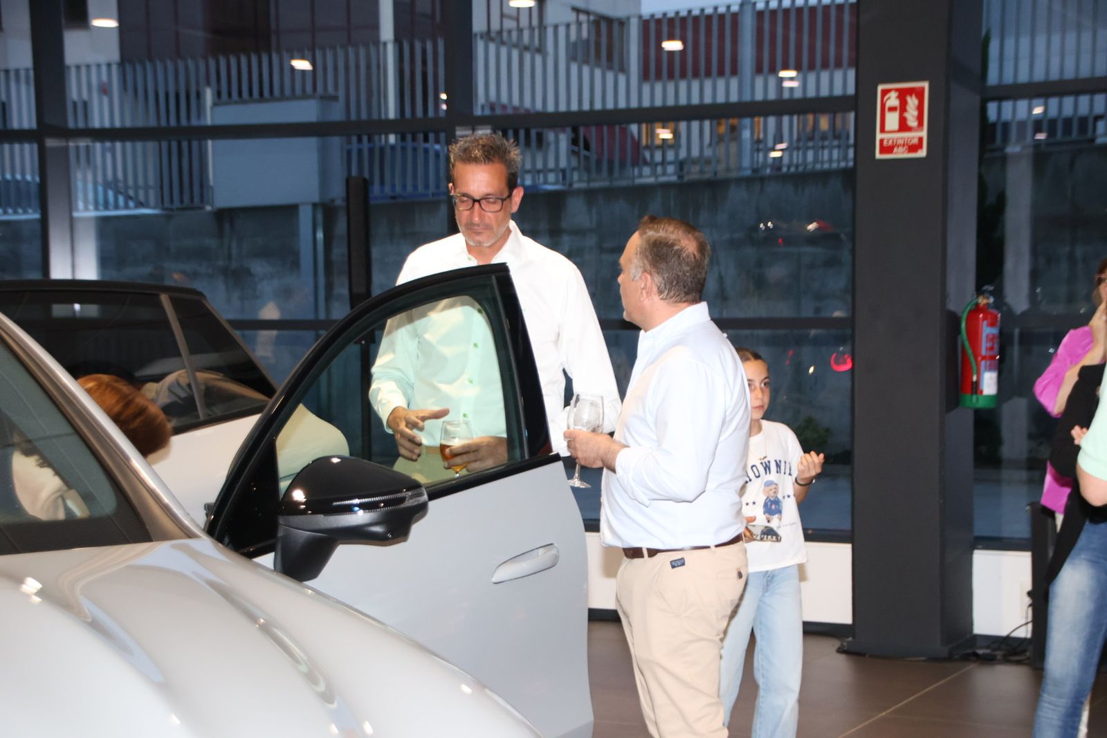Presentación dos coches en la mercedes