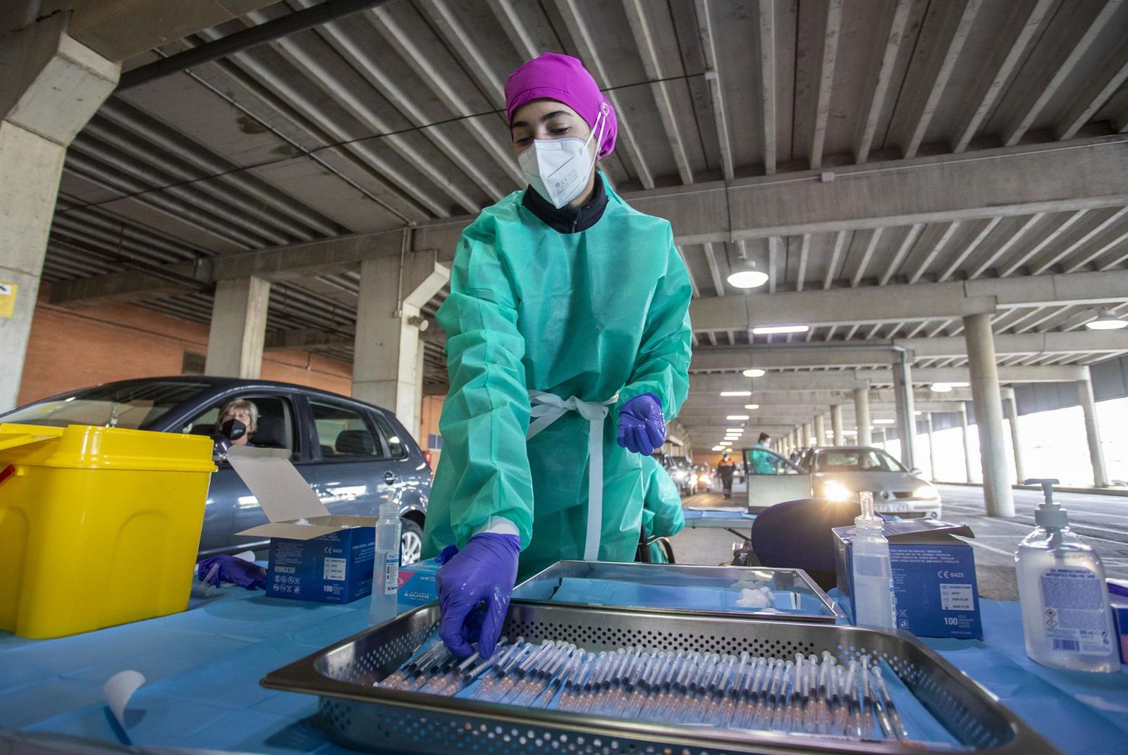 Una sanitaria en la zona habilitada en el estadio Colombino de Huelva. Foto: EP