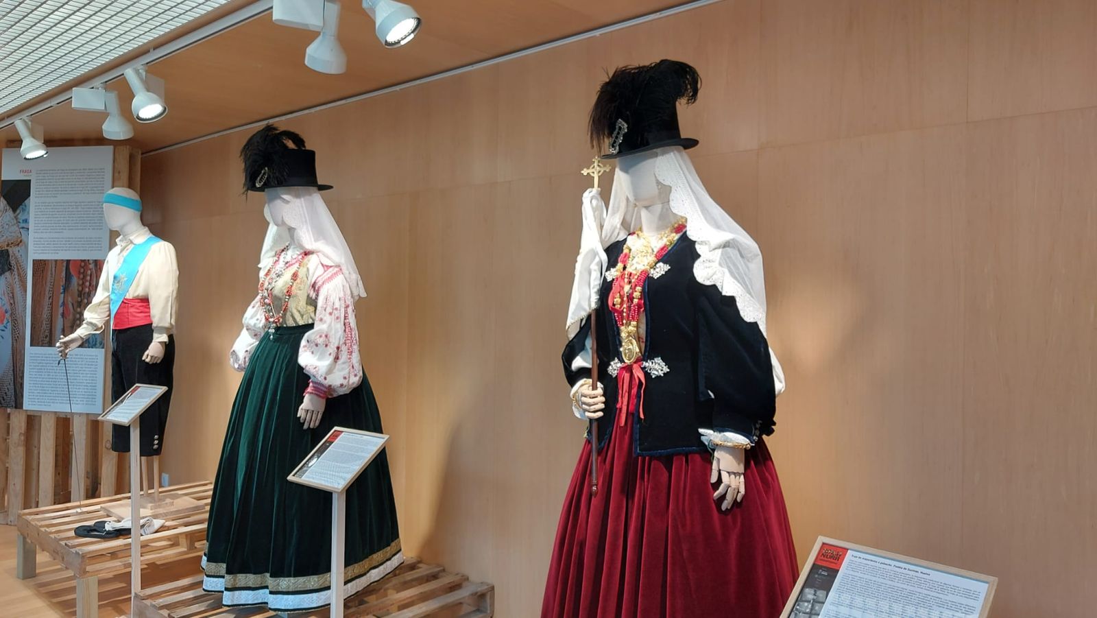 Exposición V Festival Internacional de Indumentaria Tradicional (7)