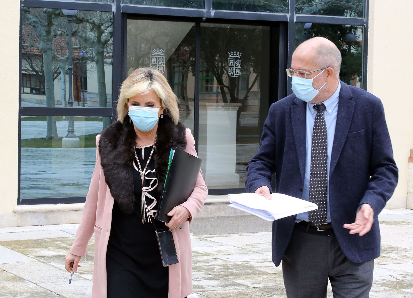 La consejera de Sanidad, Verónica Casado, y Francisco Igea, en la rueda de prensa de este jueves, 27 de enero. | FOTO: ICAL