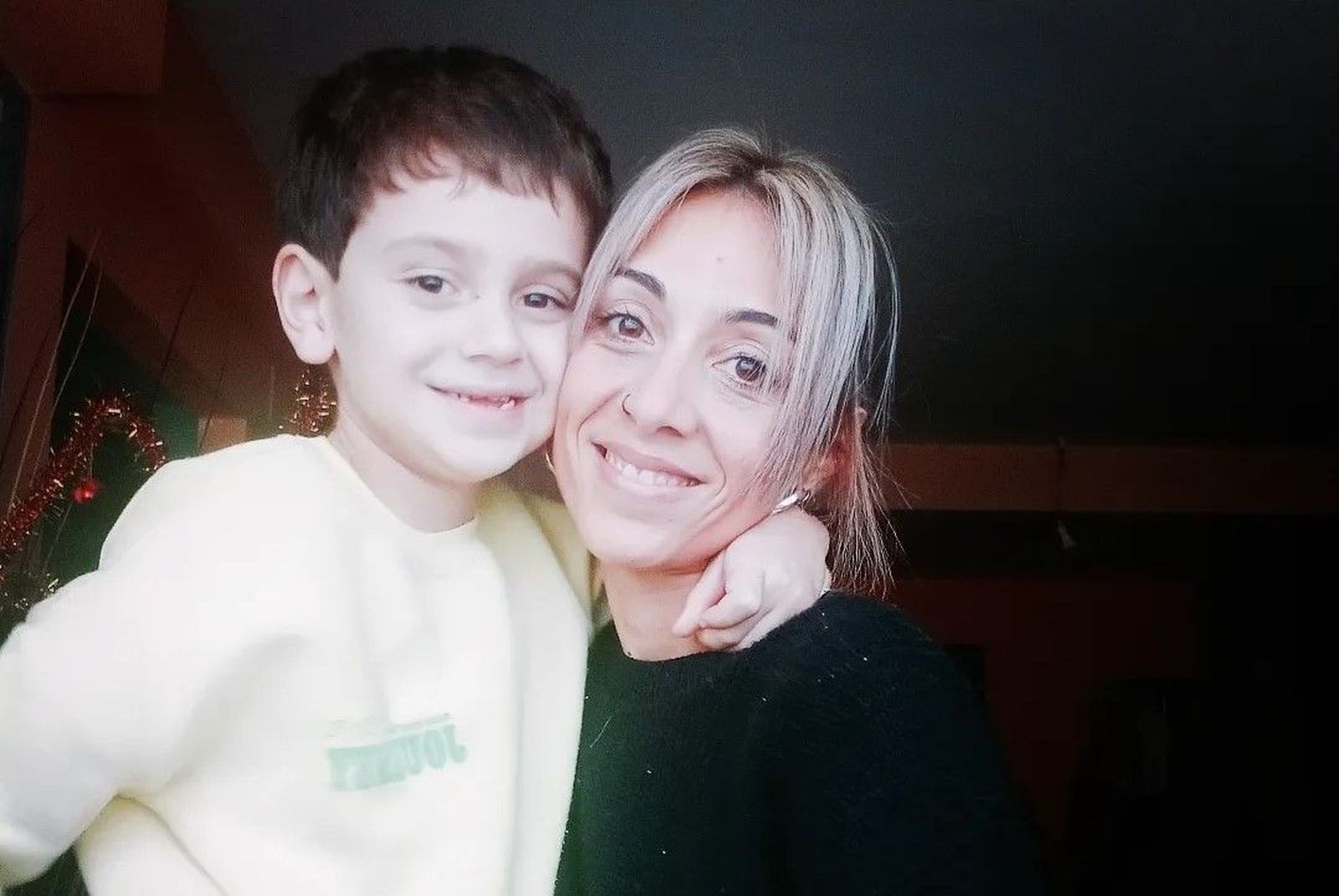 Beatriz Ramos y su hijo Asier, pequeño con autismo