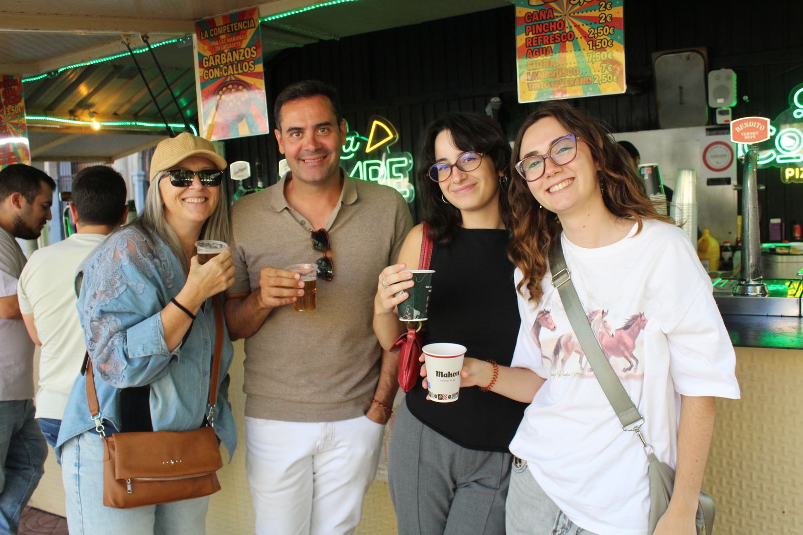 Ambiente en la Feria de Día en el mediodía de este martes