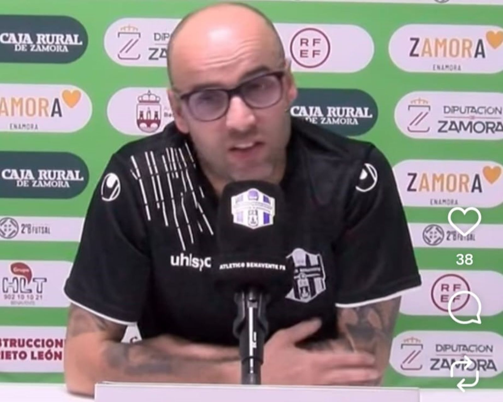 Miguel Ángel Macias, entrenador del Atlético Benavente en rueda de prensa.Archivo