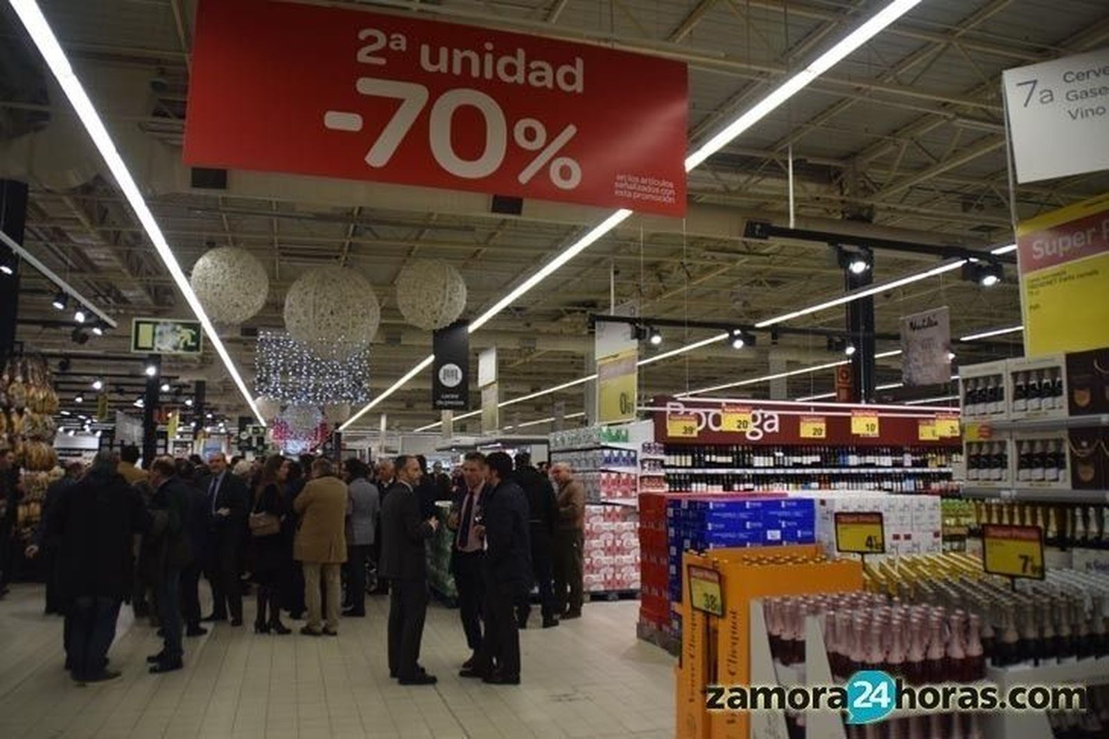 Carrefour cierra la jornada de inauguración con la visita de casi 20.000 personas
