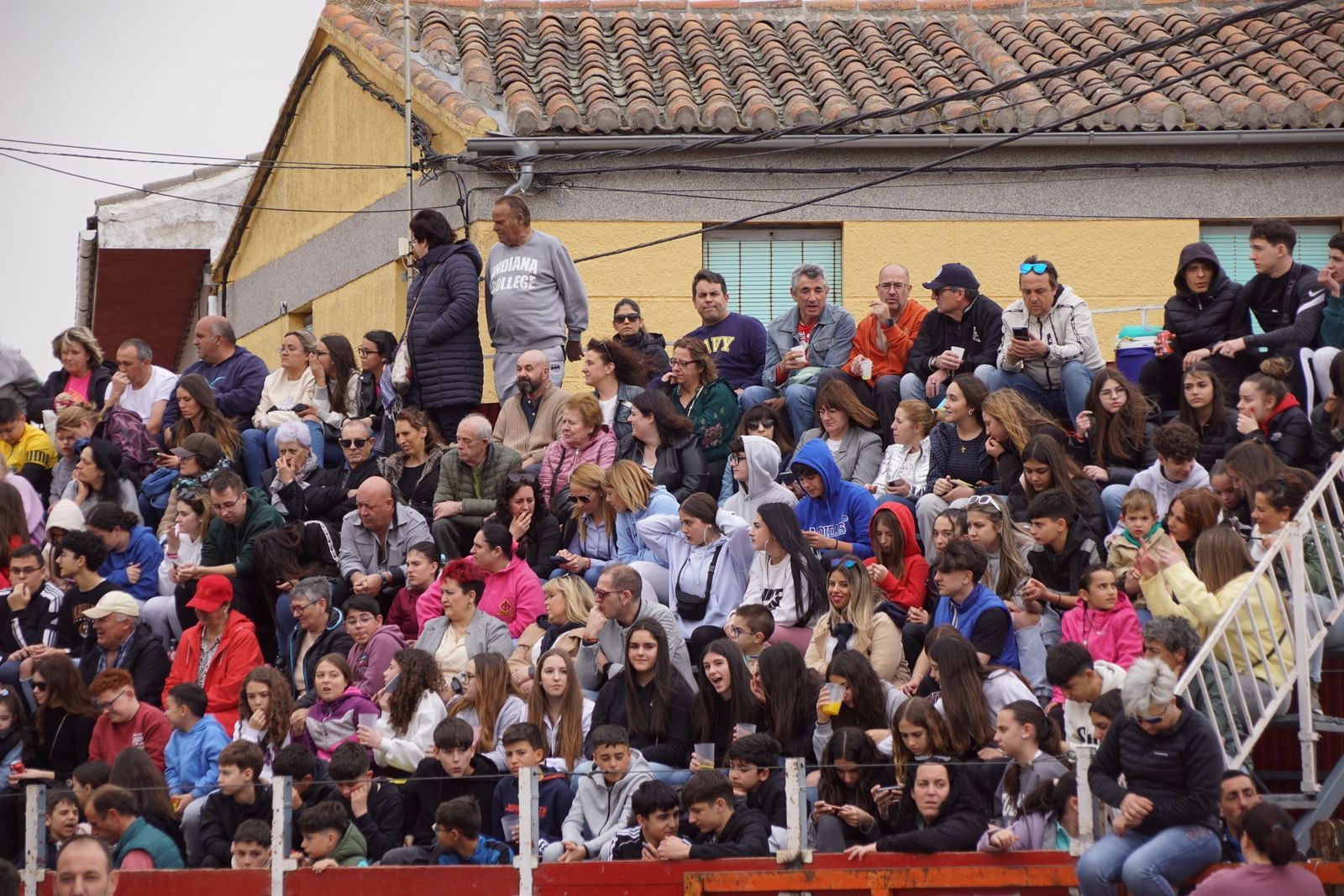 ambiente-y-participacion-durante-el-toro-del-voto-en-villoria-suelta-de-dos-toros-del-cajon-foto-juanes-5