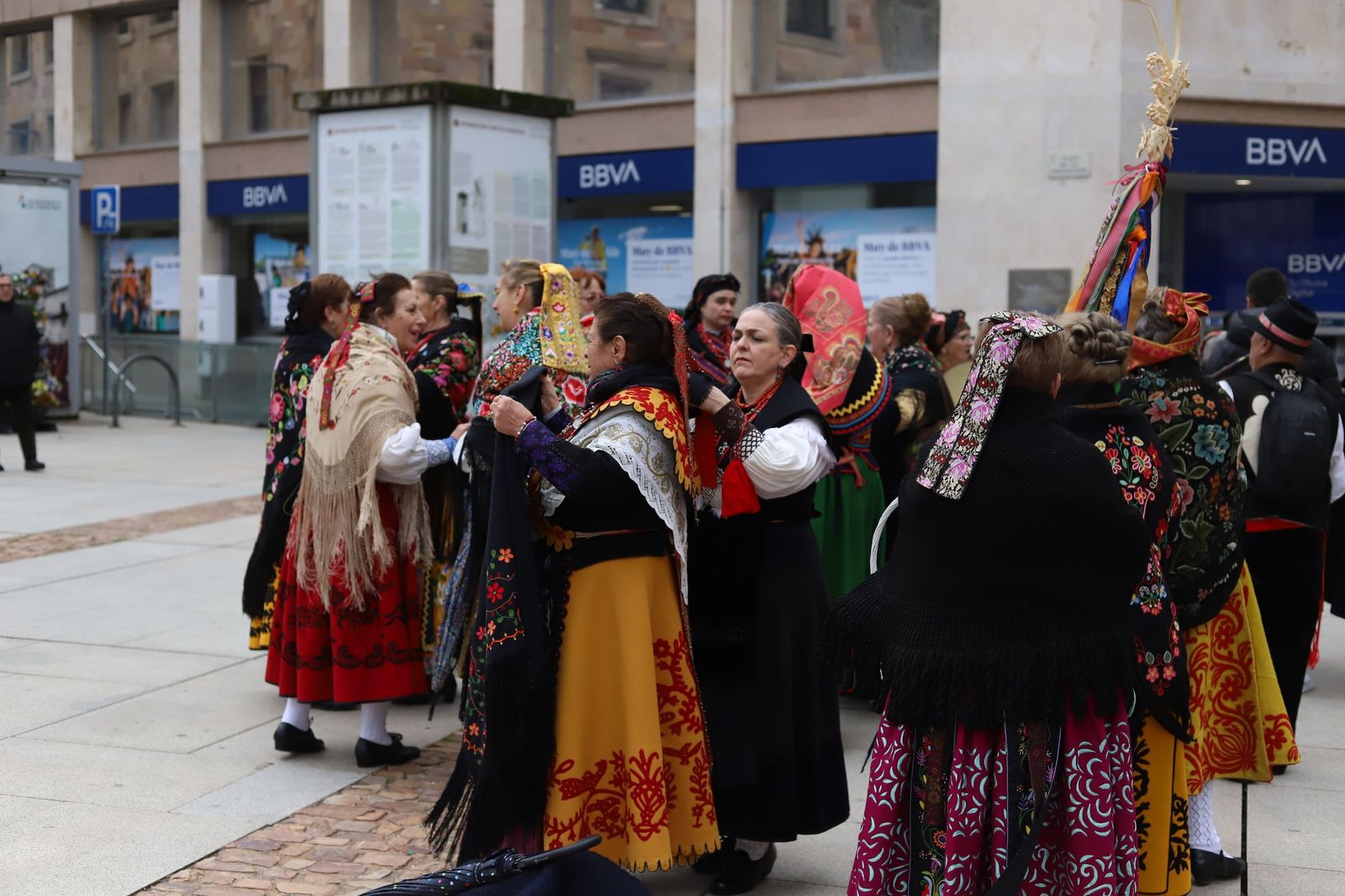 GALERÍA | Las águedas celebran la tradición por las calles de Zamora
