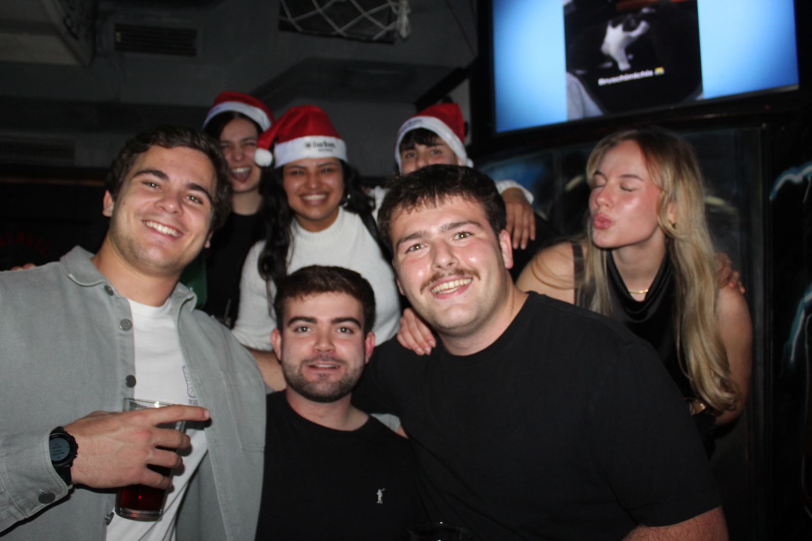 El Fin de Año Universitario continua por los bares de la capital del Tormes tras las doce campanadas