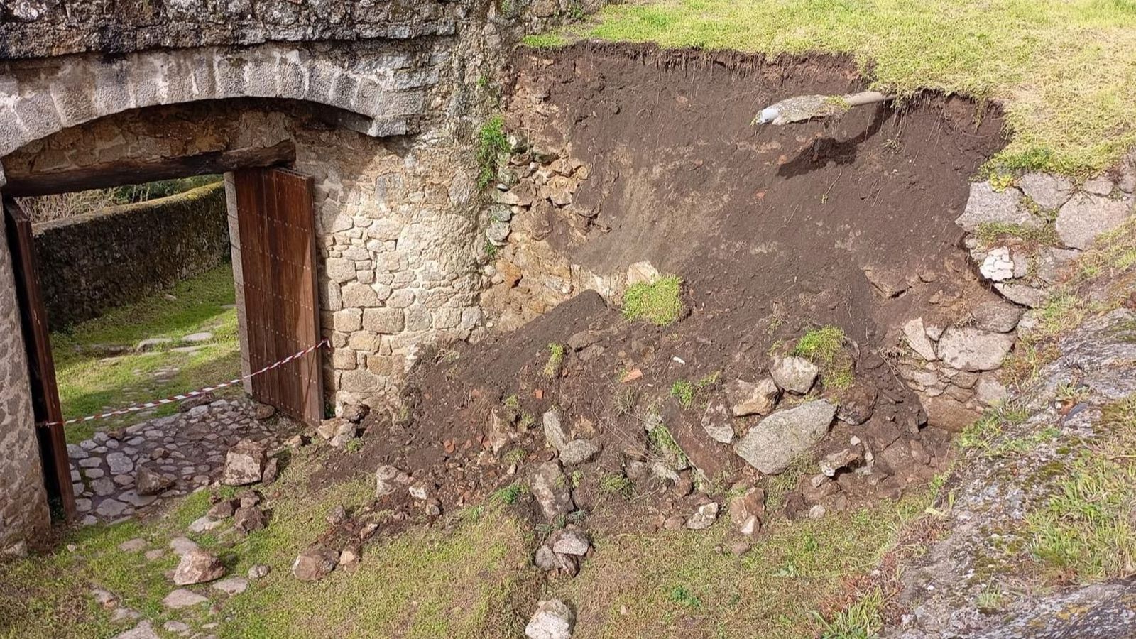 Muralla de Béjar ante el derrumbe del pasado mes de marzo.jpg
