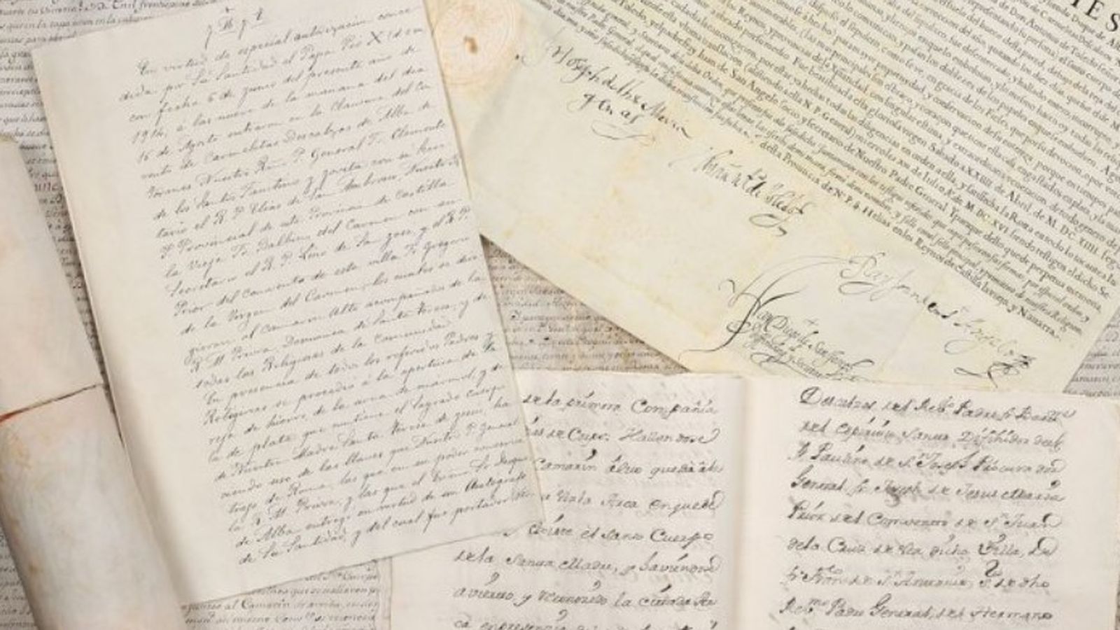 Documentos encontrados en el sepulcro de Santa Teresa. Imagen Orden del Carmelo