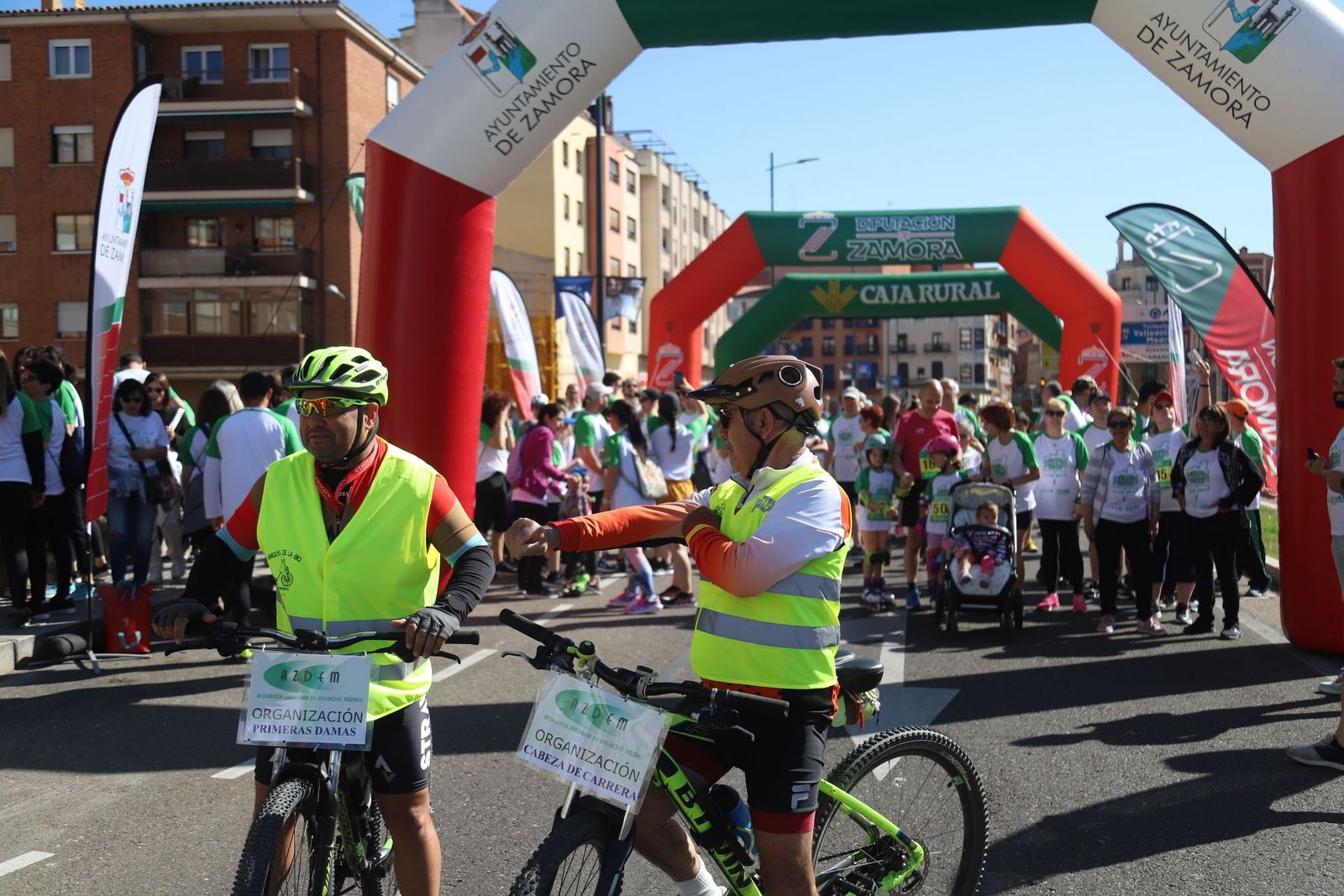 Andarines y patinadores en la IX edición de la carrera El Cerco de Zamora. FOTO: María Lorenzo