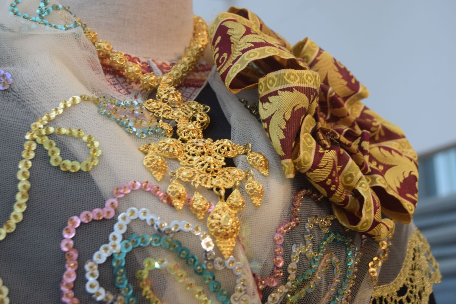 exposicion-de-trajes-regionales-grande-halago-8