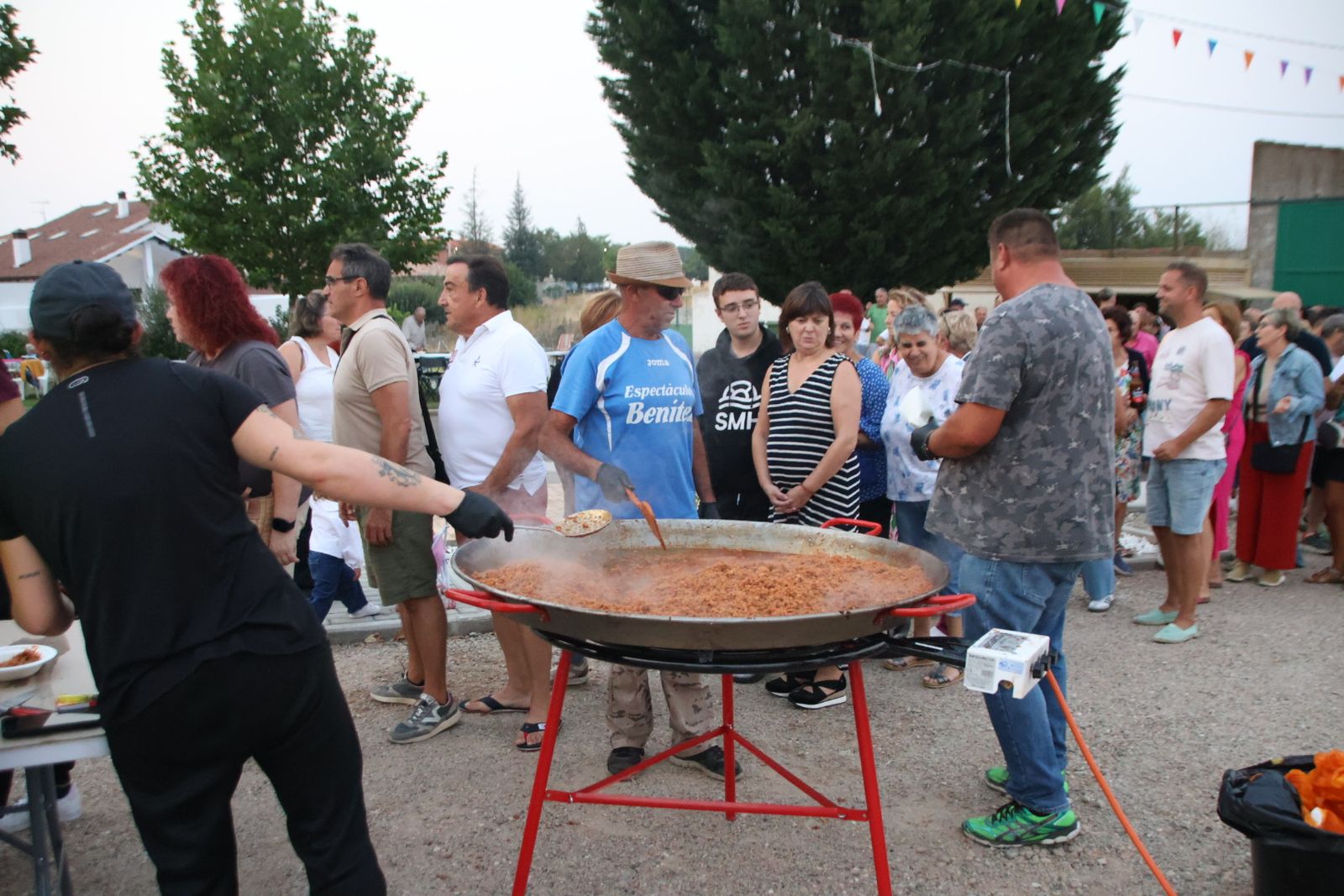Villagonzalo, cena de chichas en la pista 
