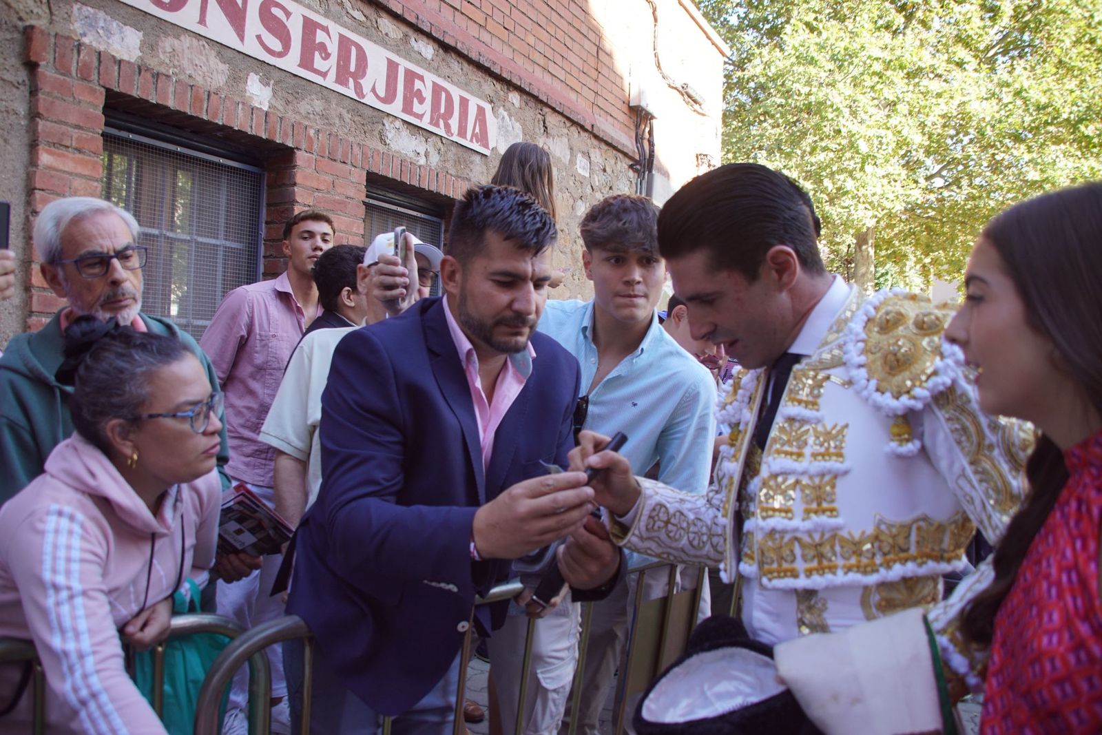 Así ha vivido la afición salmantina el adiós a la feria desde los tendidos: imágenes del ambiente en la corrida concurso