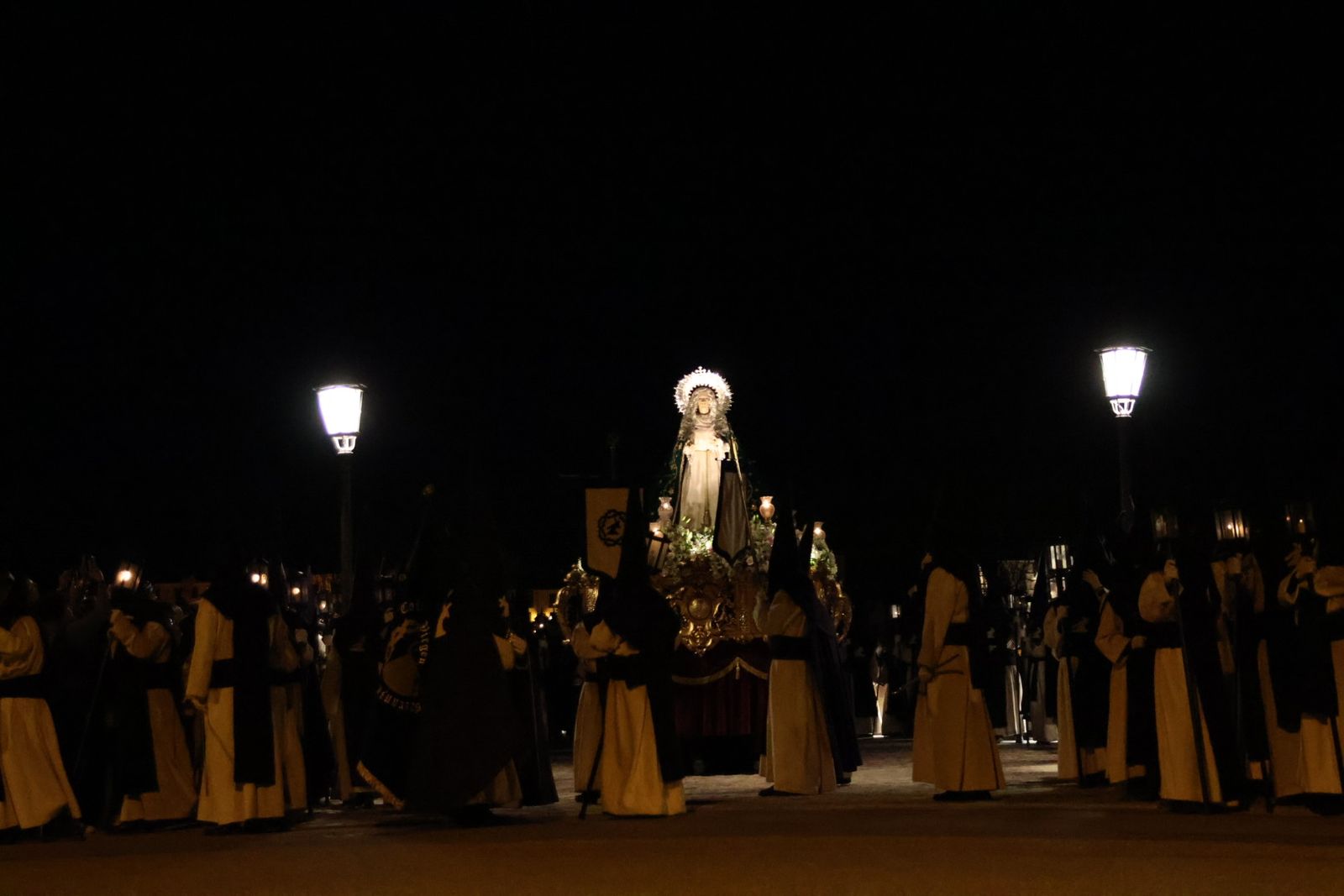 GALERÍA | Revive en imágenes la procesión de Jesús del Vía Crucis