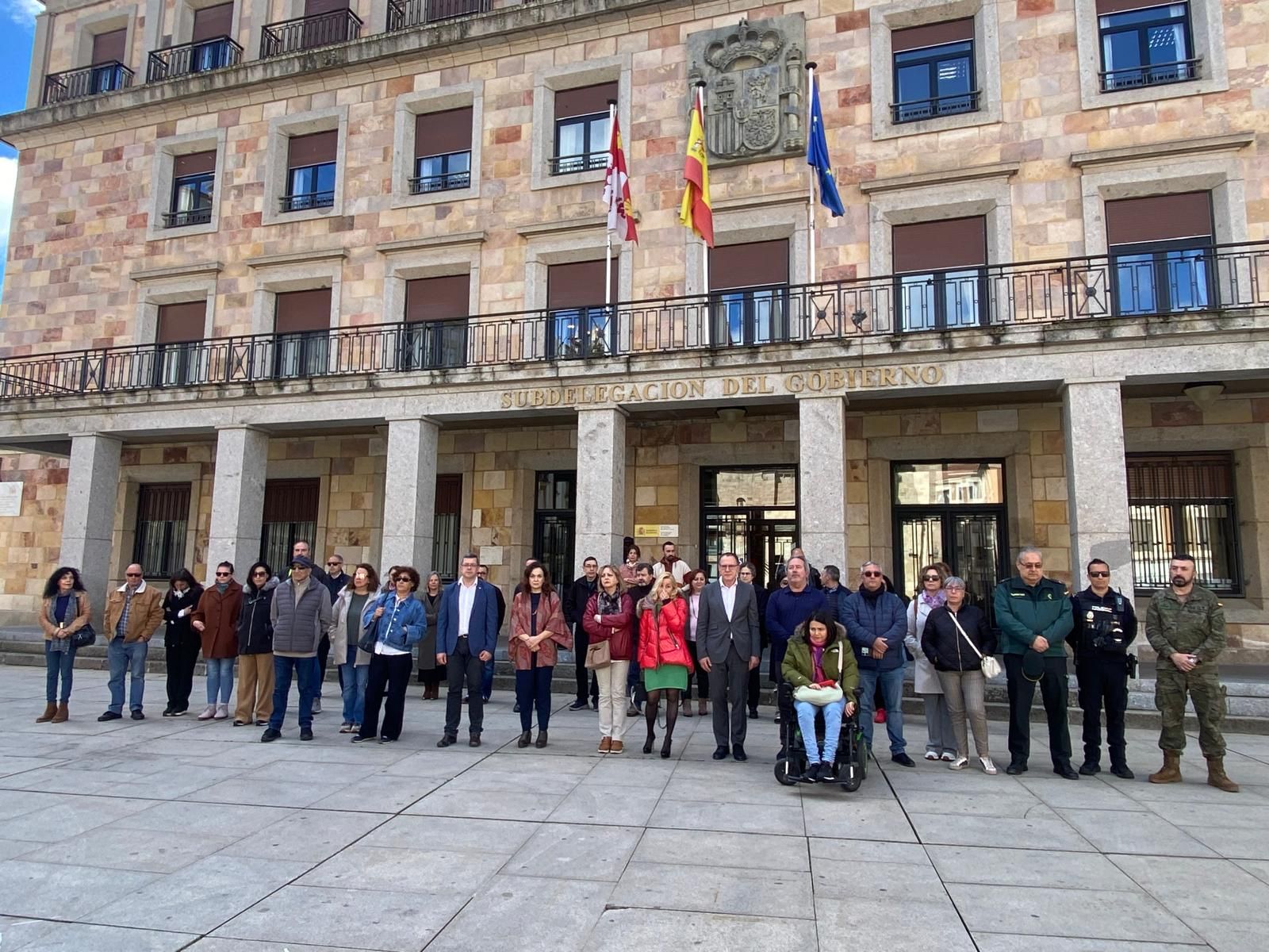 Minuto de silencio frente a la Subdelegación de Gobierno este martes