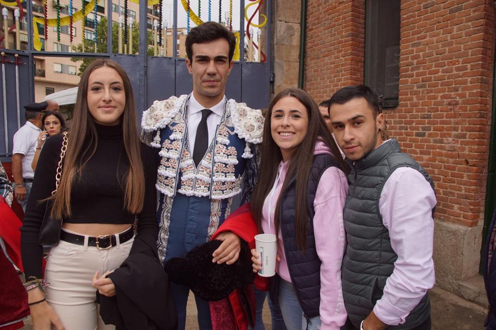 ambiente-en-el-patio-de-cuadrillas-de-la-glorieta-sabado-16-de-septiembre-18