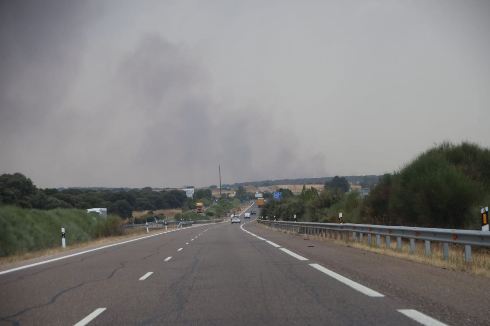 Un incendio de nivel 2 afecta al entorno rural de Martín de Yeltes