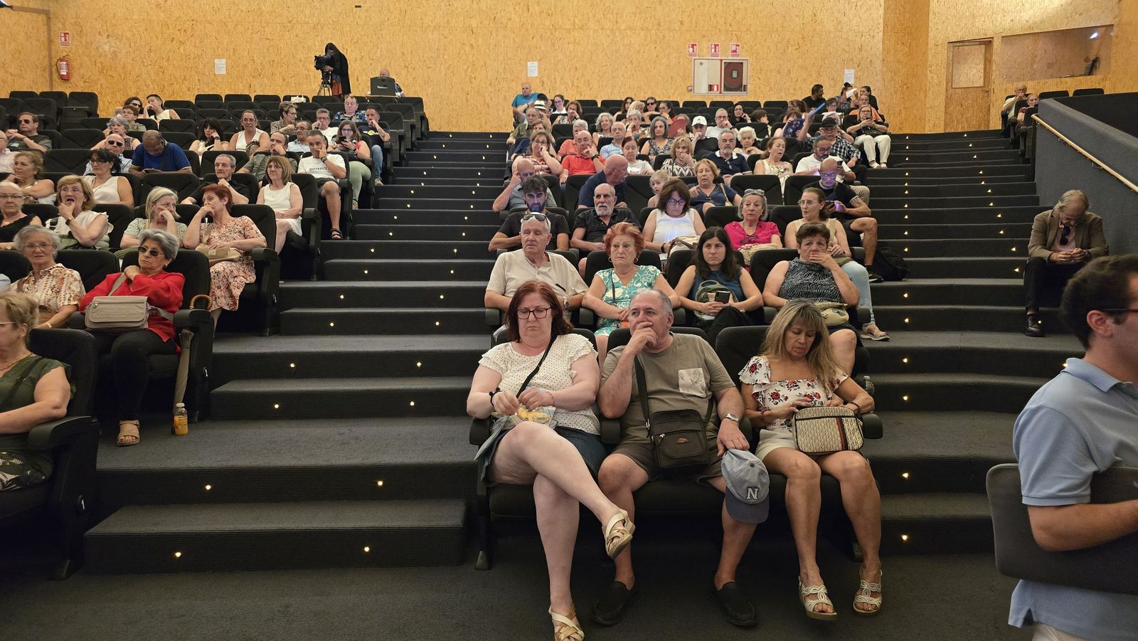 El concejal de Fomento, Fernando Carabias, preside el sorteo de la nueva promoción de vivienda pública de alquiler en el barrio de Capuchinos